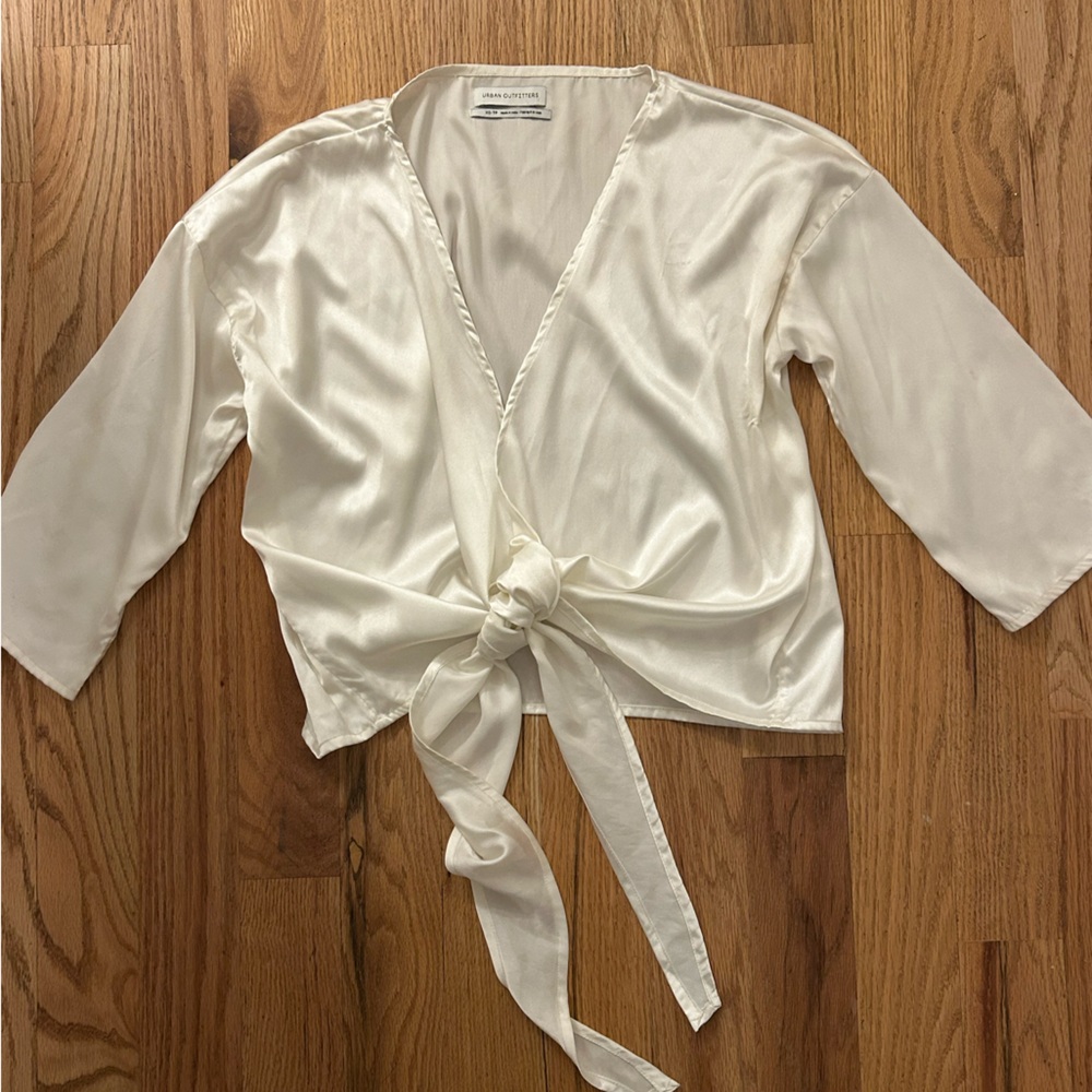 Satin Tie-Front Top Boho White Urban Outfitters (XS)